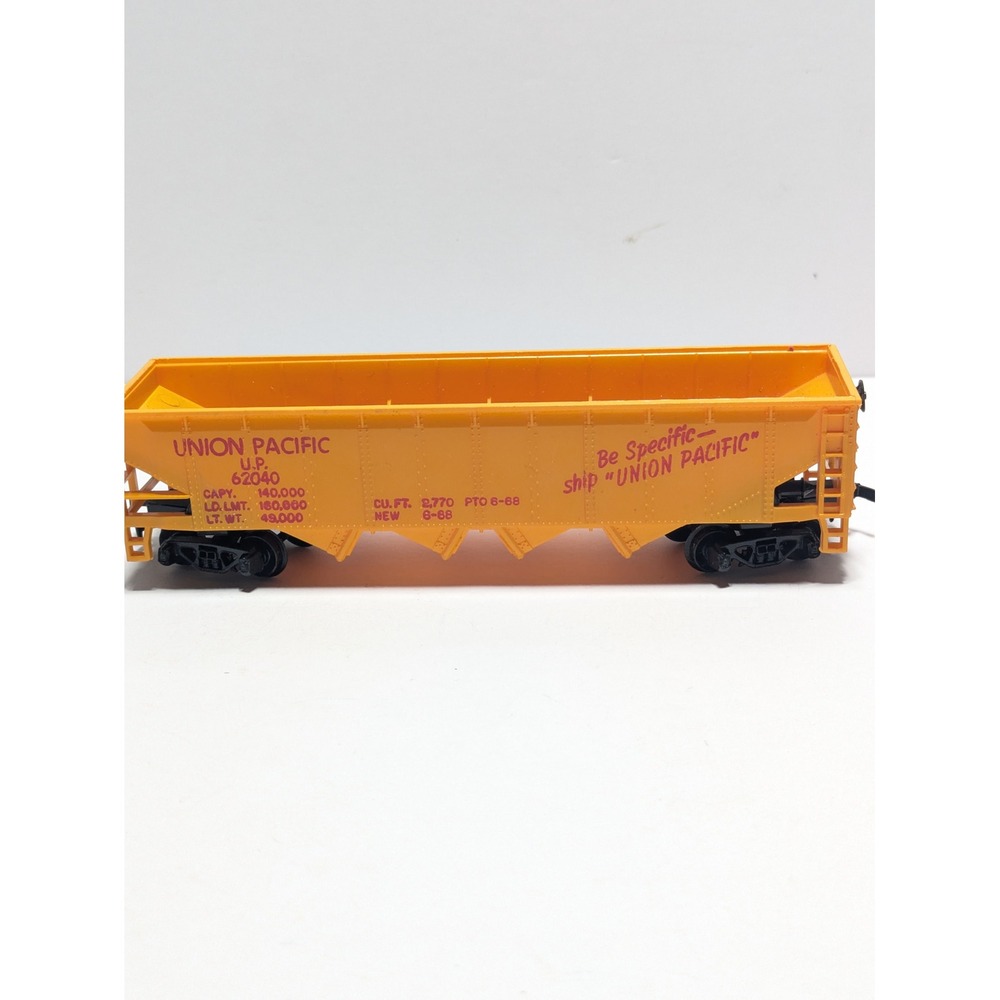 Tyco Union Pacific 62040 4-Bay Hopper HO Scale Yellow Be Specific